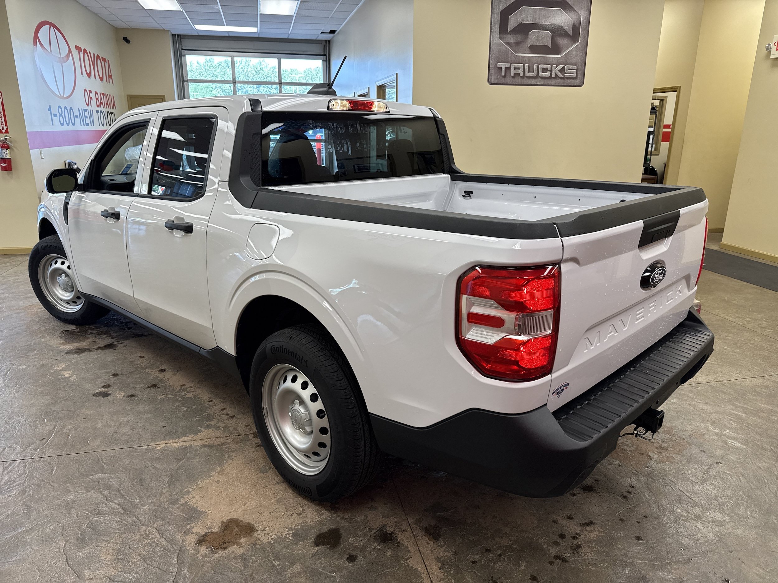 Used 2025 Ford Maverick XL w/ Equipment Group 102A AWD/4WD image 7