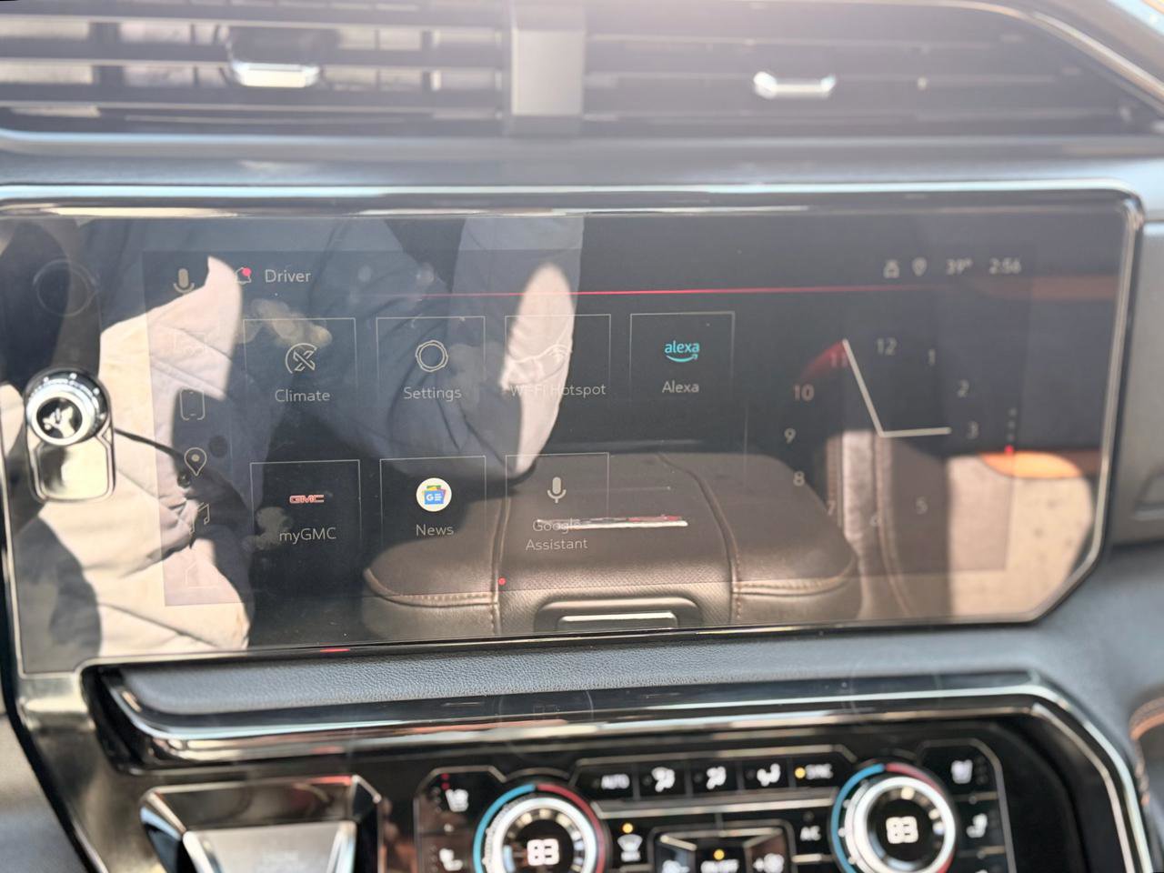 Used 2025 GMC Sierra 2500 AT4 image 26