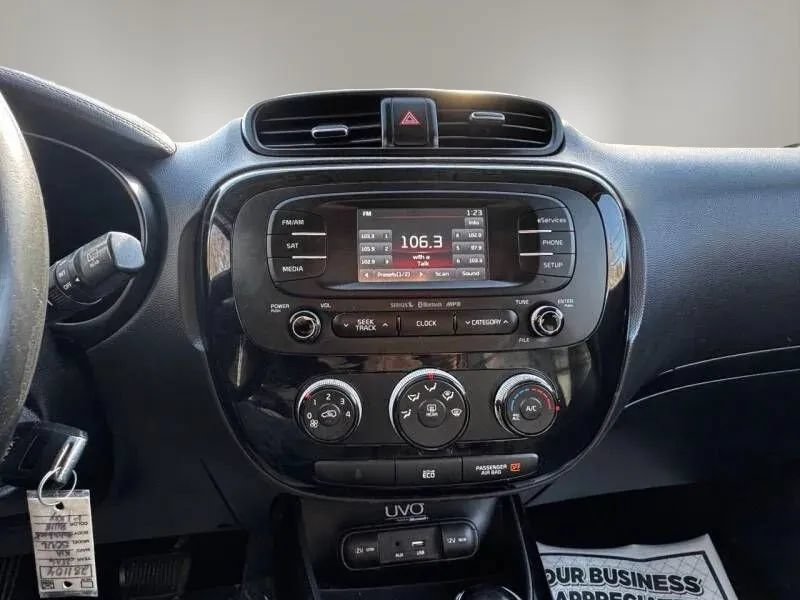 Used 2016 Kia Soul ! FWD image 17