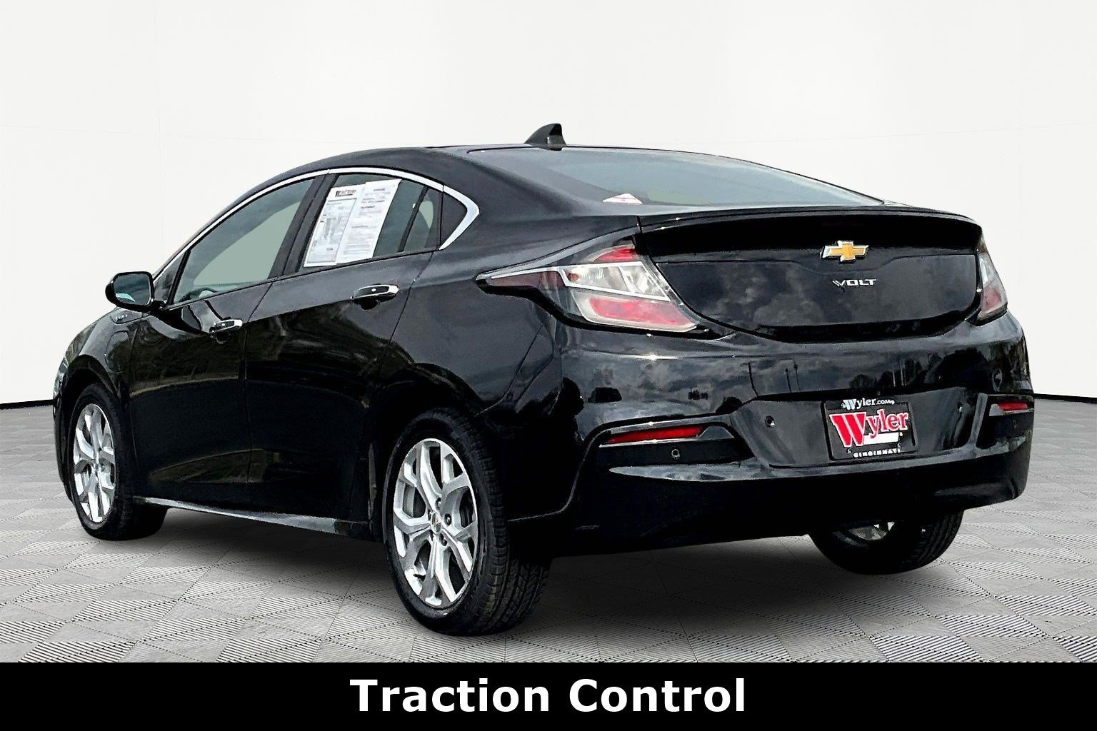 Used 2018 Chevrolet Volt Premier w/ Driver Confidence Package image 4