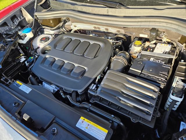 Used 2025 Volkswagen Tiguan SE AWD/4WD image 16