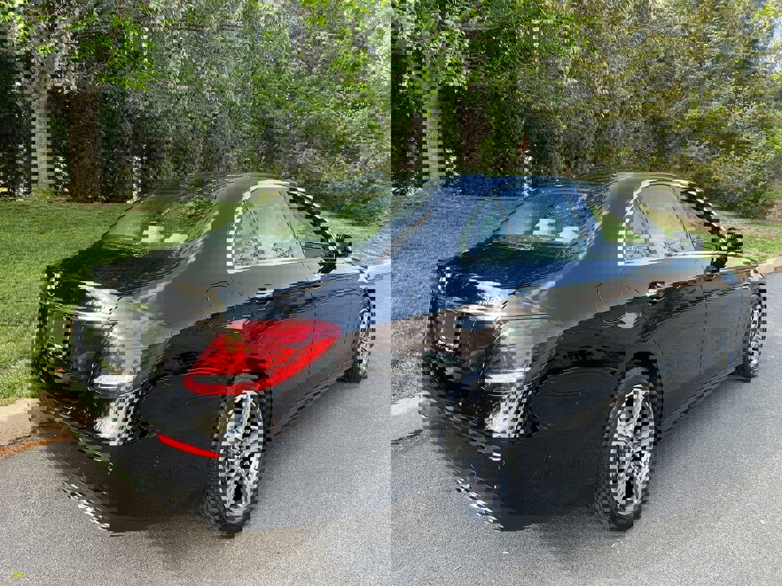 Used 2019 Mercedes-Benz E 300 4MATIC image 40