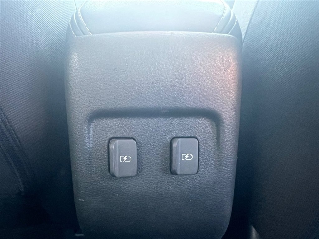 Used 2021 Nissan Kicks SR FWD image 23