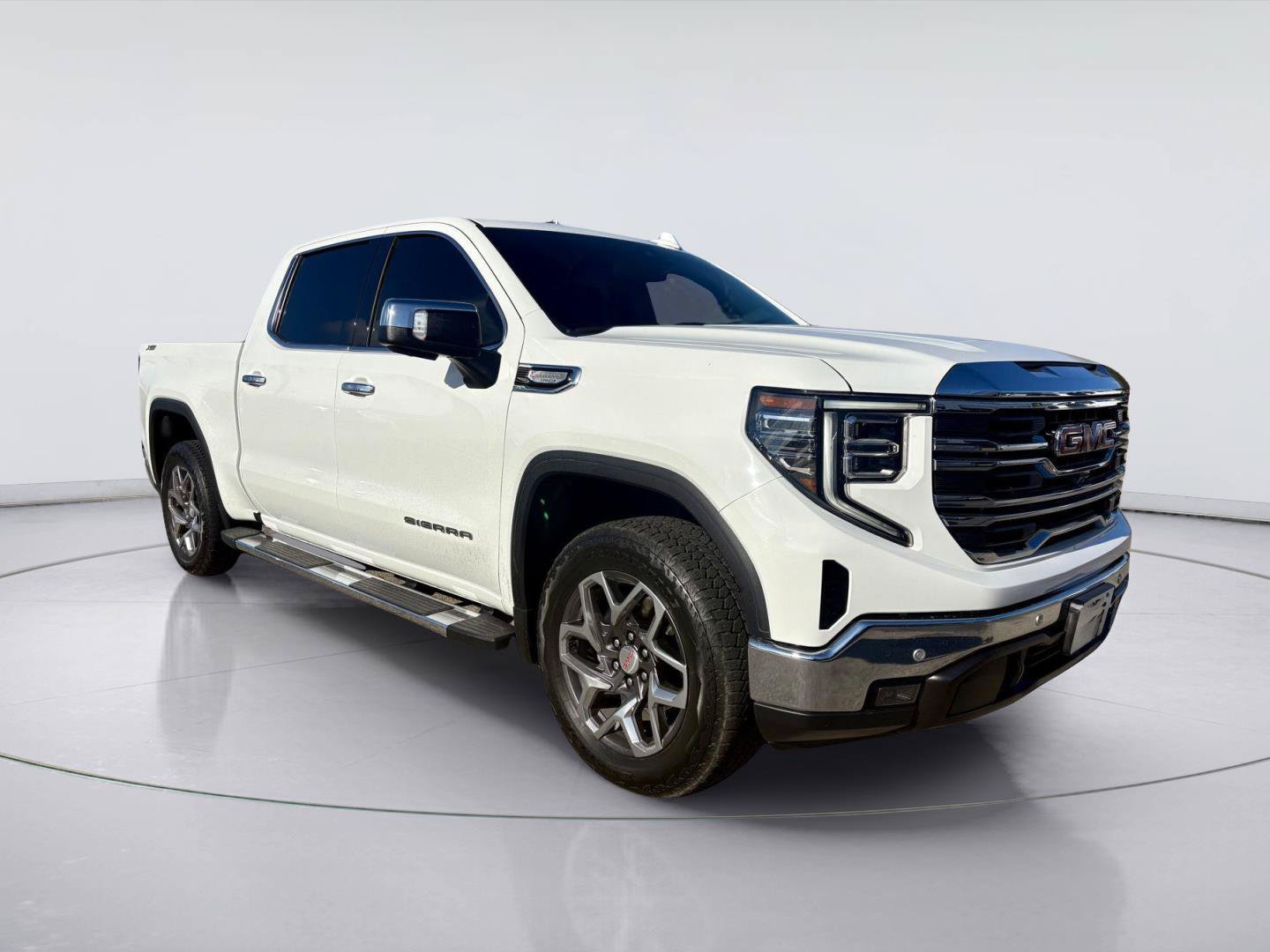Used 2025 GMC Sierra 1500 SLT AWD/4WD image 1