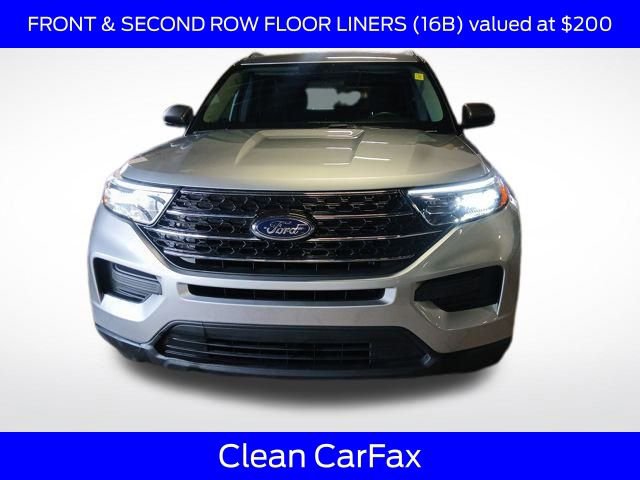 Used 2023 Ford Explorer XLT image 3