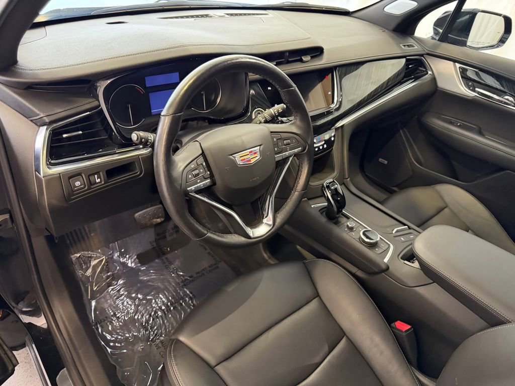 Used 2023 Cadillac XT6 Premium Luxury AWD/4WD image 4