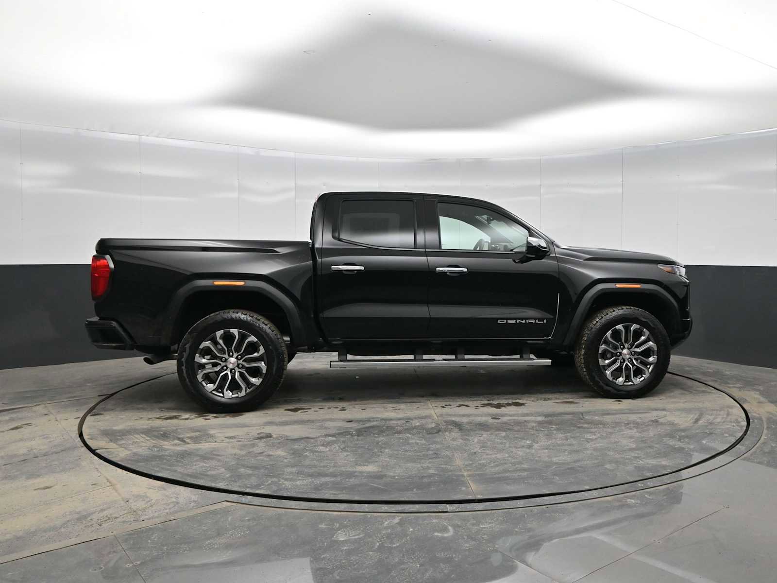 New 2026 GMC Canyon Denali image 9