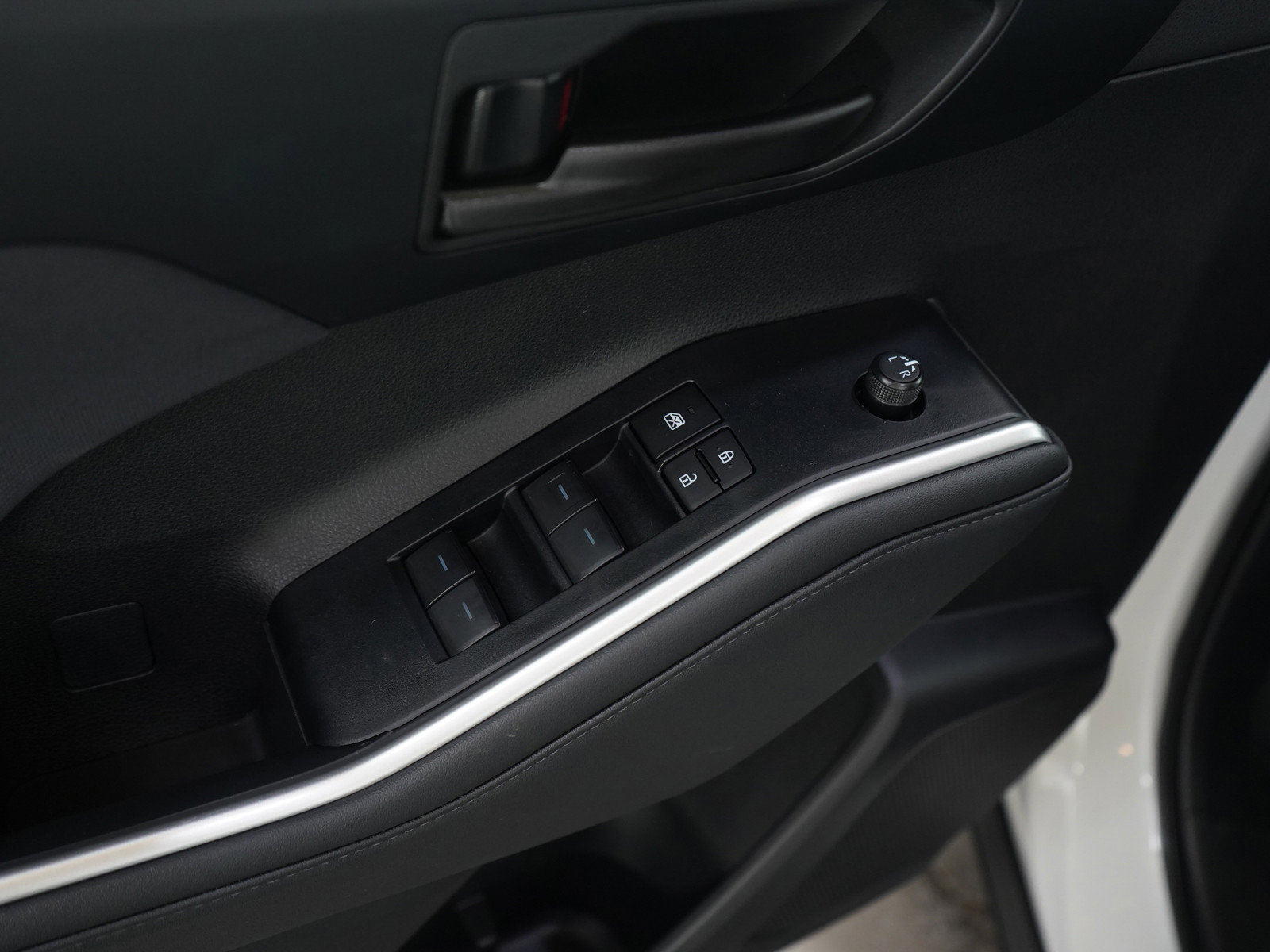 Used 2024 Toyota Highlander LE image 21