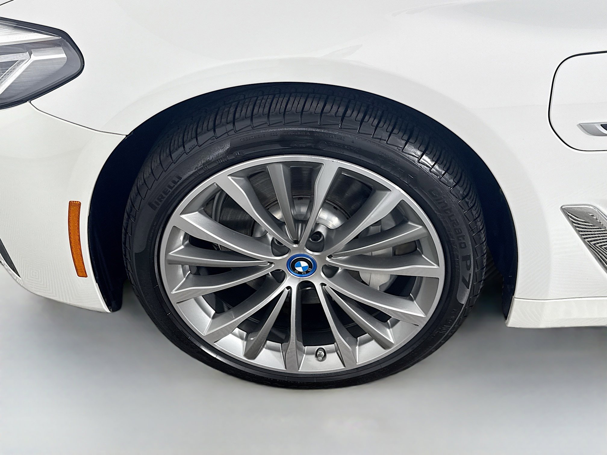 Used 2023 BMW 530e w/ Premium Package image 38