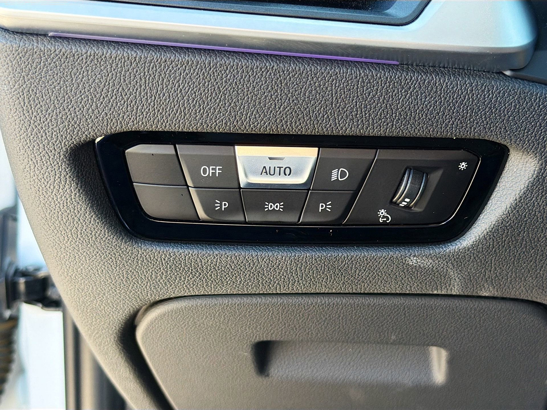 Used 2019 BMW 330i Sedan w/ Premium Package image 37