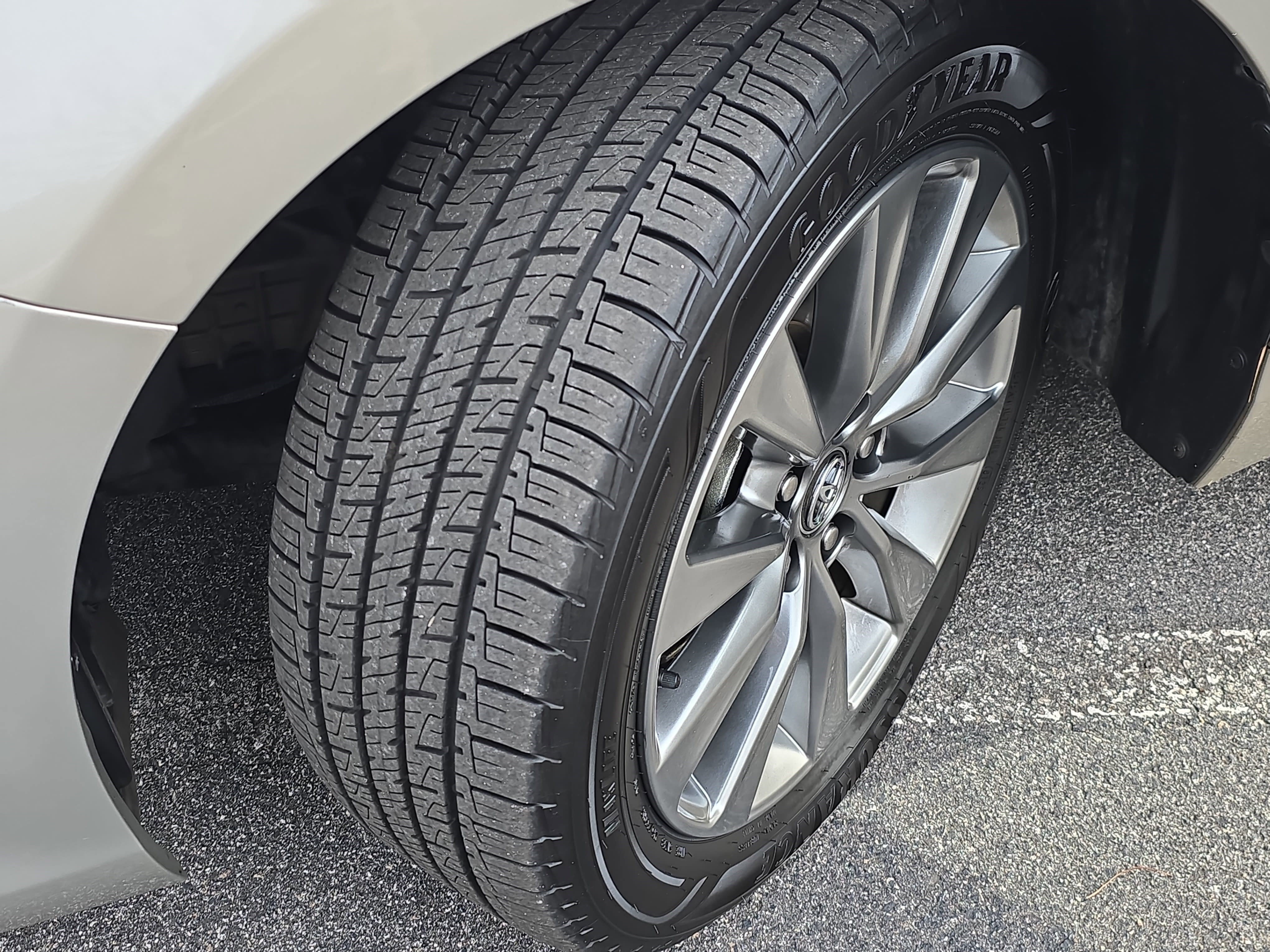 Used 2017 Toyota Camry XLE w/ Moonroof Package image 33