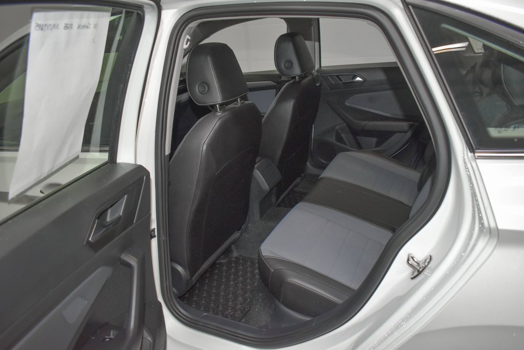 Used 2025 Volkswagen Jetta SE image 24