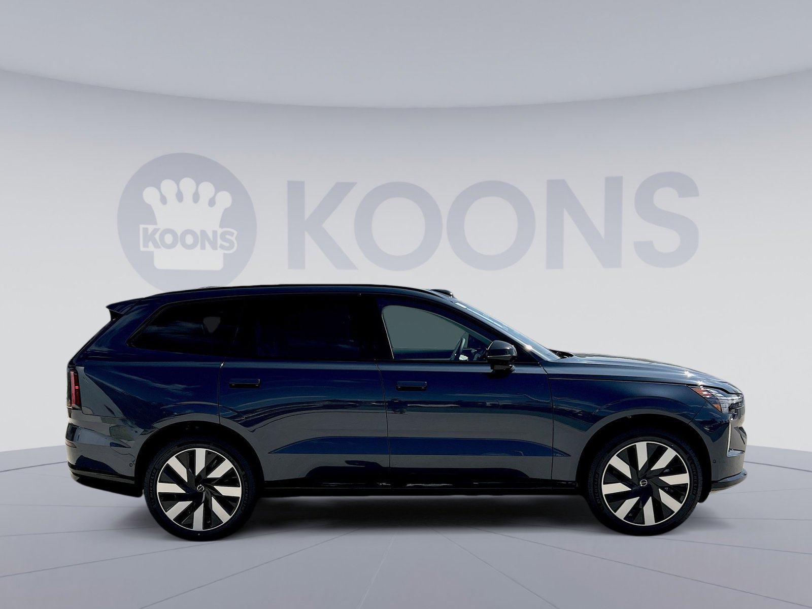New 2025 Volvo EX90 Plus image 8
