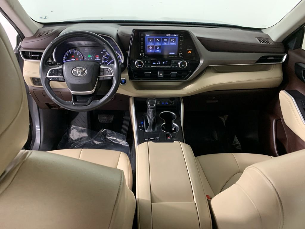 Used 2022 Toyota Highlander XLE FWD image 37