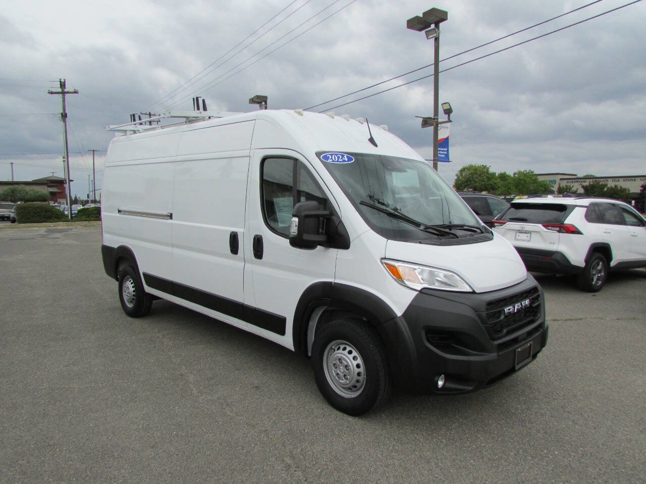 Used 2024 RAM ProMaster 2500 w/ Convenience Group FWD image 2