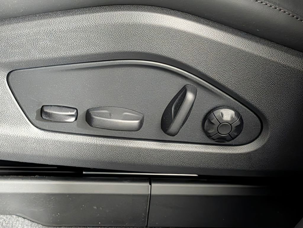 New 2026 Porsche Macan 4 Electric image 28