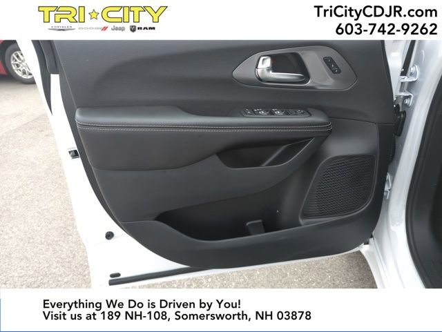 New 2026 Chrysler Pacifica Select image 10