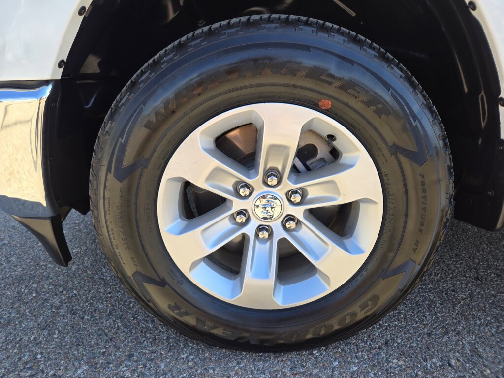 Used 2024 RAM 1500 Laramie AWD/4WD image 15