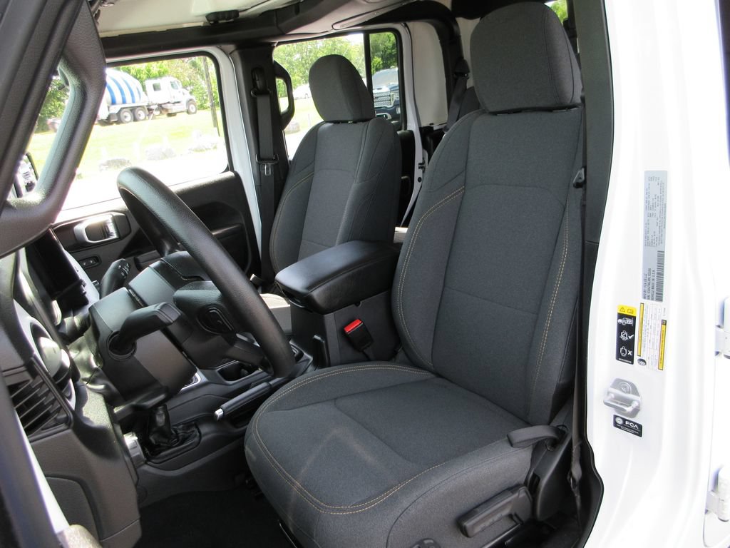 Used 2024 Jeep Gladiator Sport AWD/4WD image 17