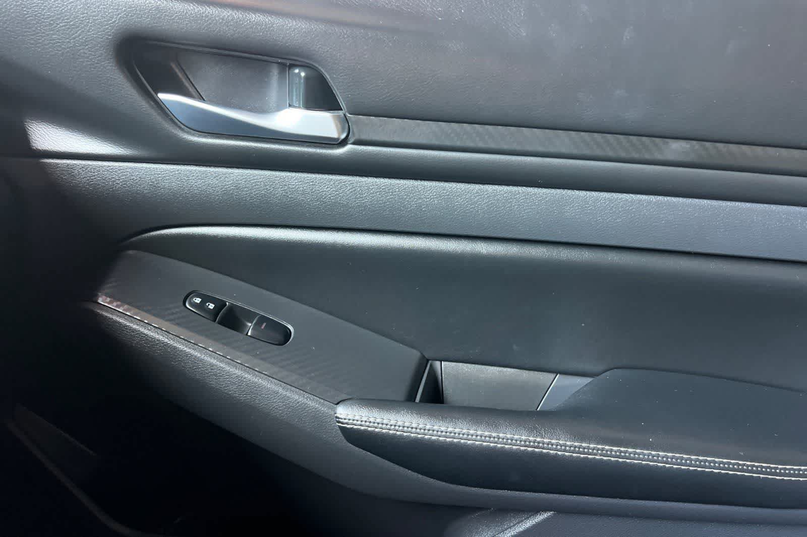 Used 2024 Nissan Altima 2.5 SV FWD image 19