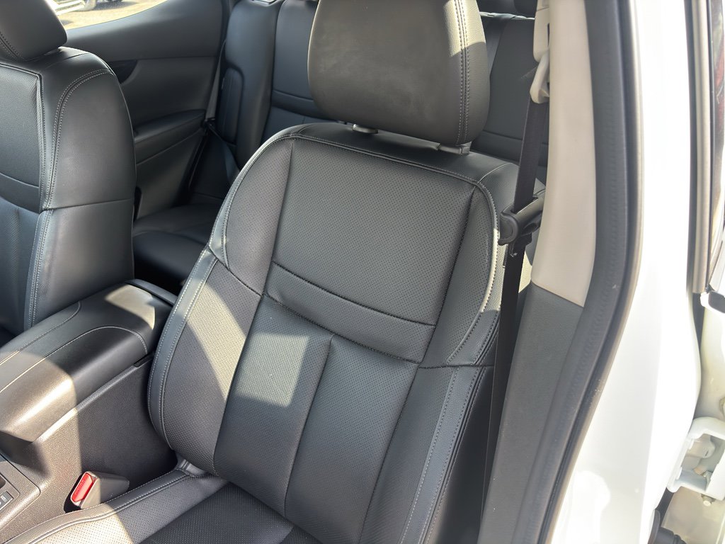 Used 2022 Nissan Rogue Sport SL w/ Premium Package image 27