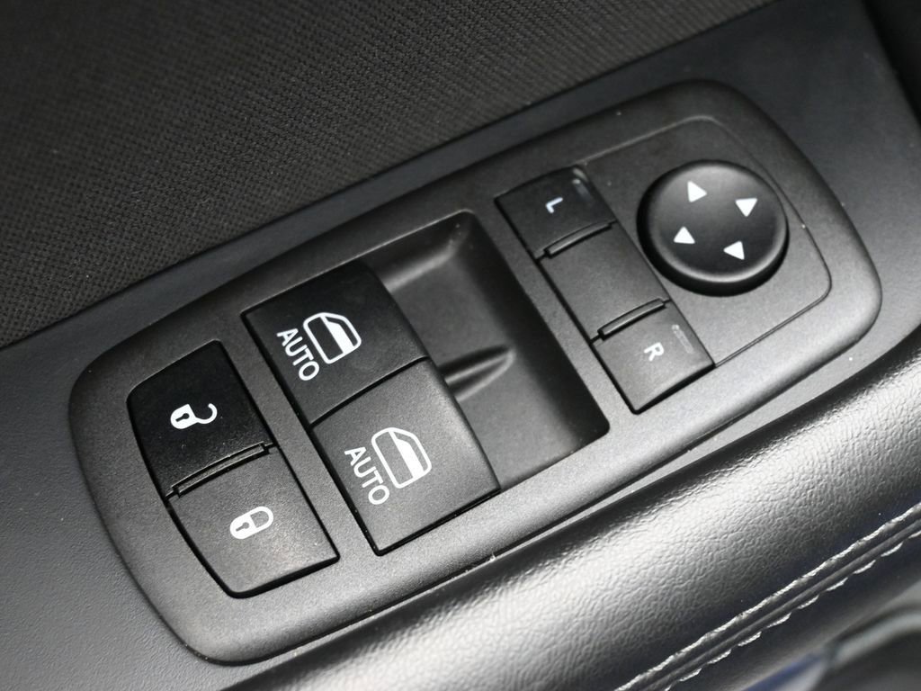 Certified 2022 Dodge Challenger SXT w/ Driver Convenience Group image 10