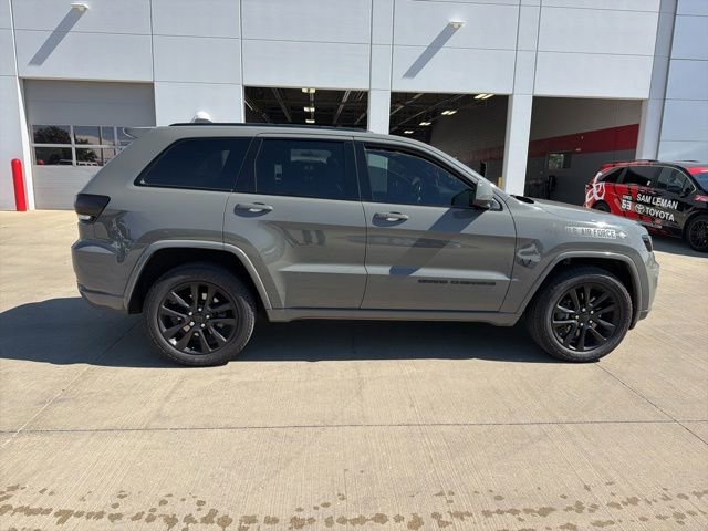 Used 2021 Jeep Grand Cherokee Laredo X AWD/4WD image 2