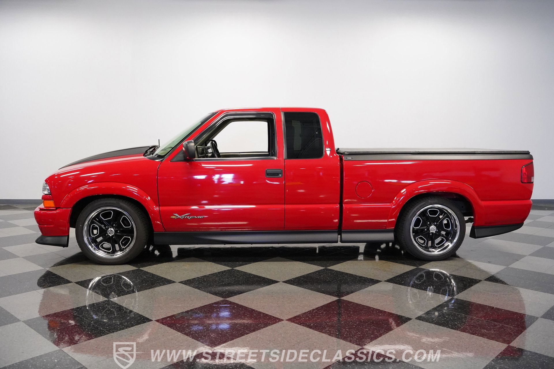 Used 2000 Chevrolet S10 Pickup Xtreme w/ Preferred Equipment Group RWD image 2