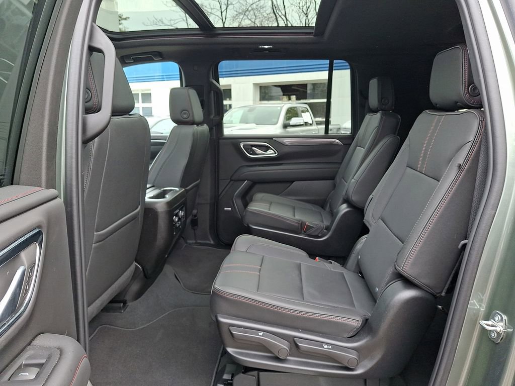 Used 2024 Chevrolet Suburban RST w/ Luxury Package AWD/4WD image 10