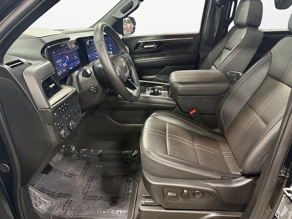 Used 2025 Chevrolet Suburban High Country AWD/4WD image 15