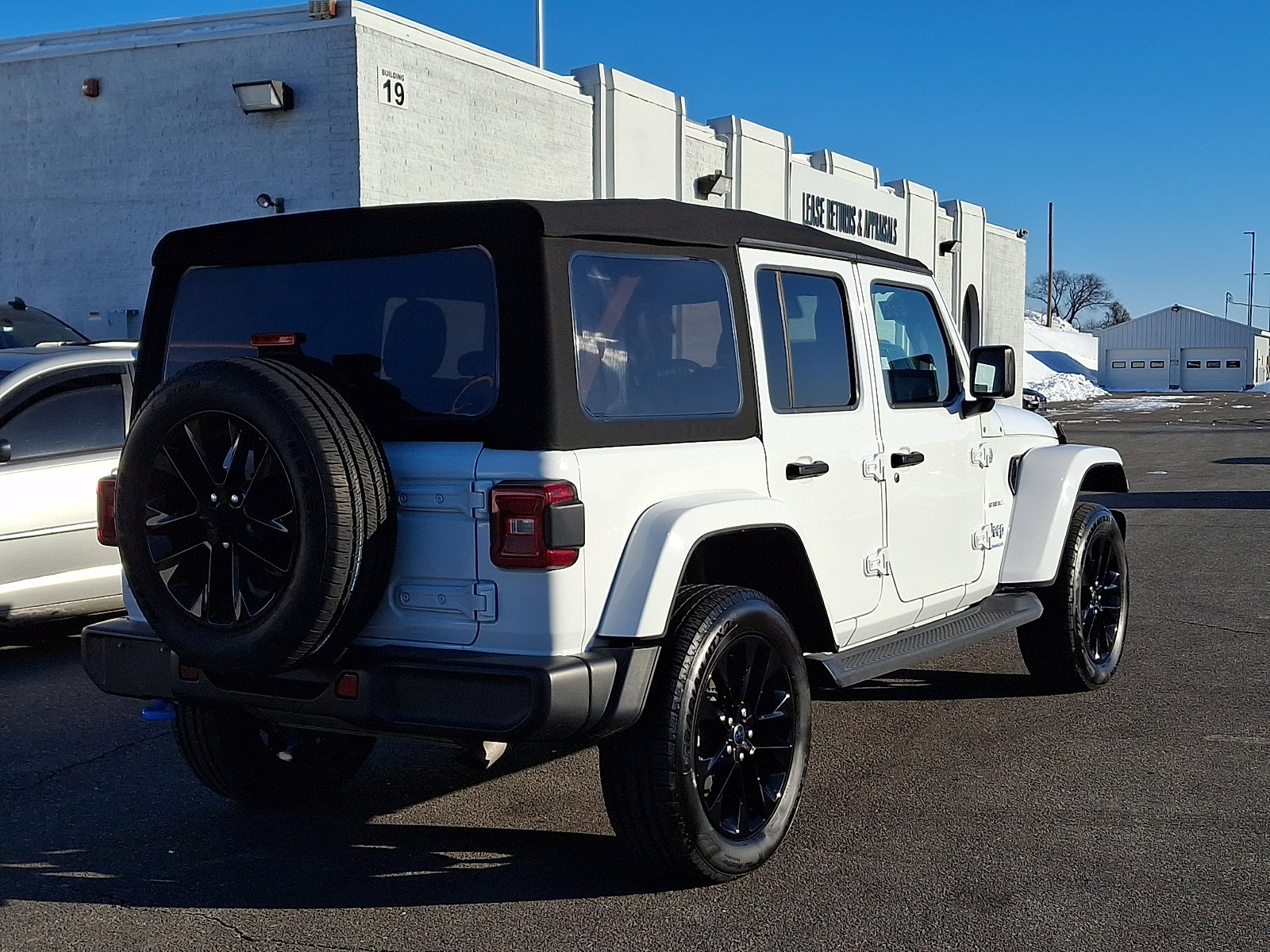 Used 2024 Jeep Wrangler Unlimited Sahara image 6