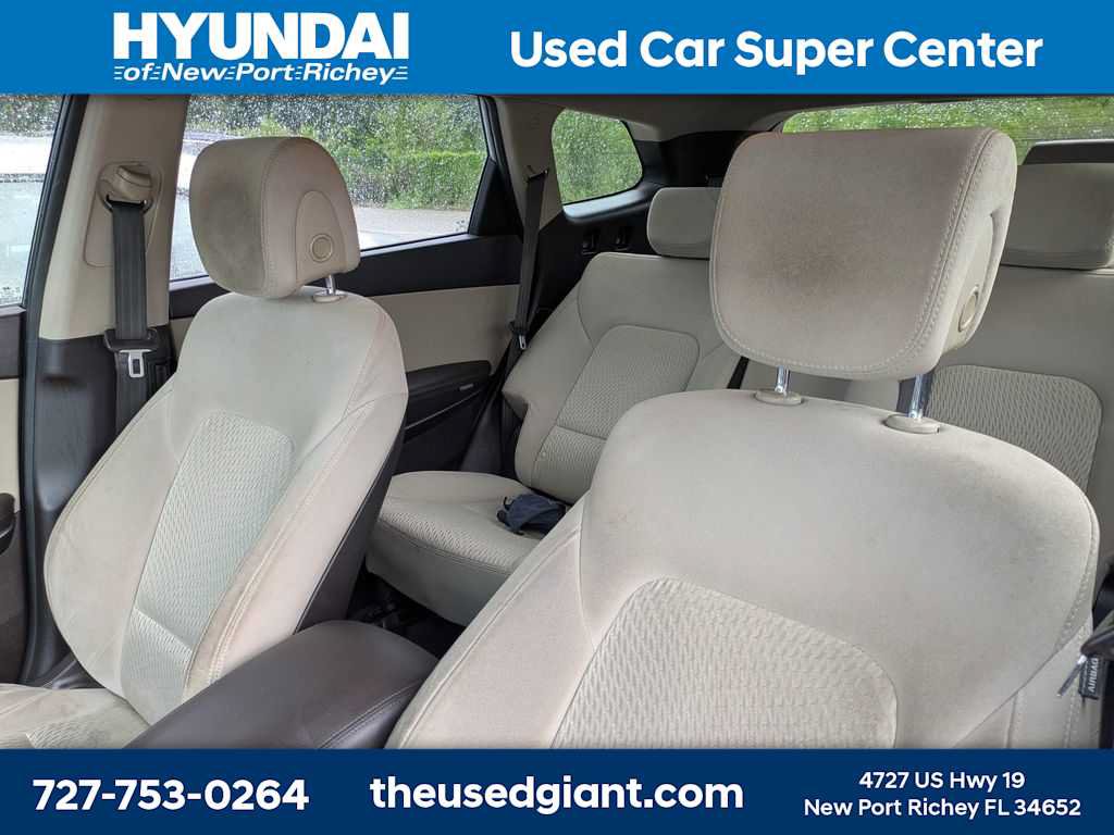 Used 2018 Hyundai Santa Fe SE w/ Cargo Package FWD image 3
