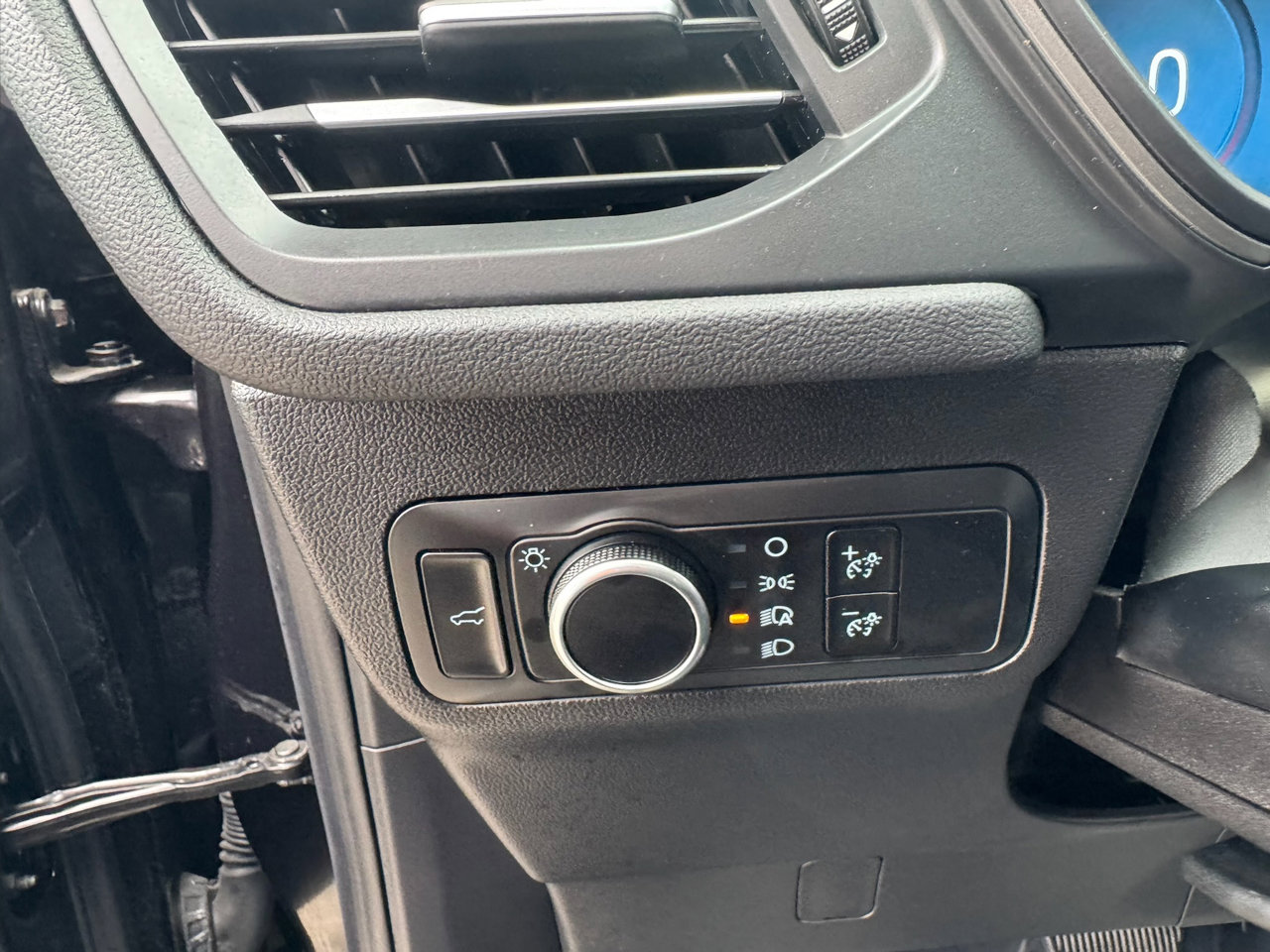 Used 2025 Ford Escape Active w/ Active Premium Tech Pack image 38