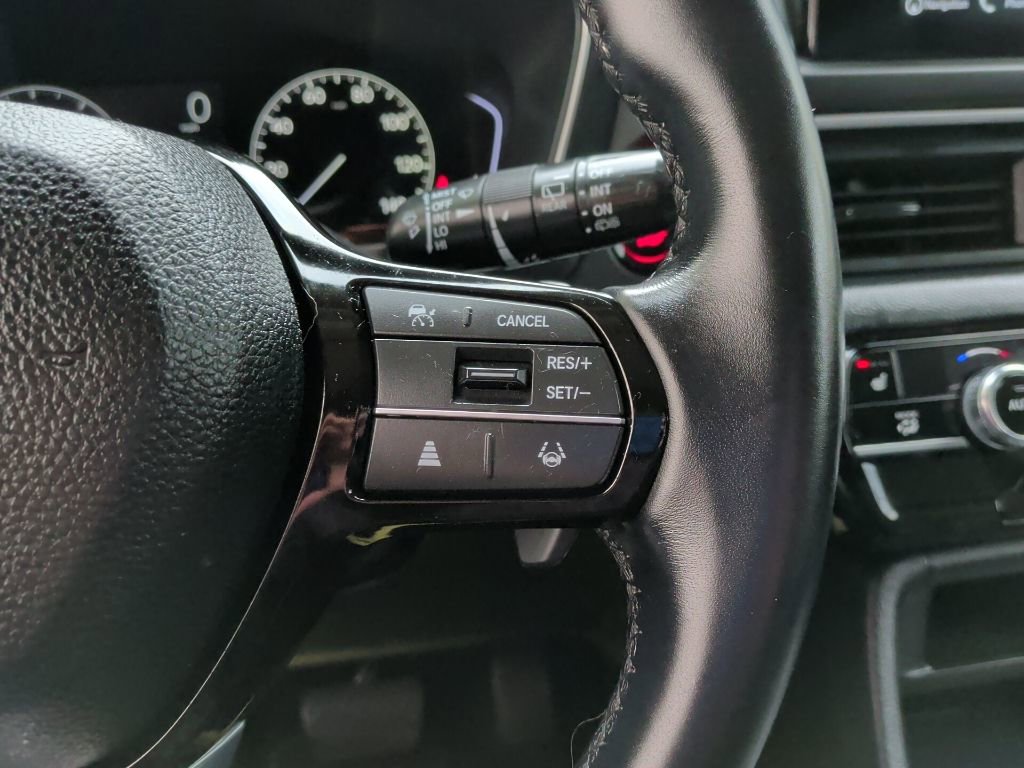 Certified 2023 Honda Pilot Touring image 17