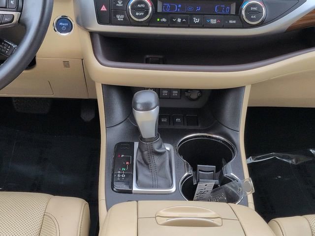 Used 2017 Toyota Highlander Limited AWD/4WD image 19