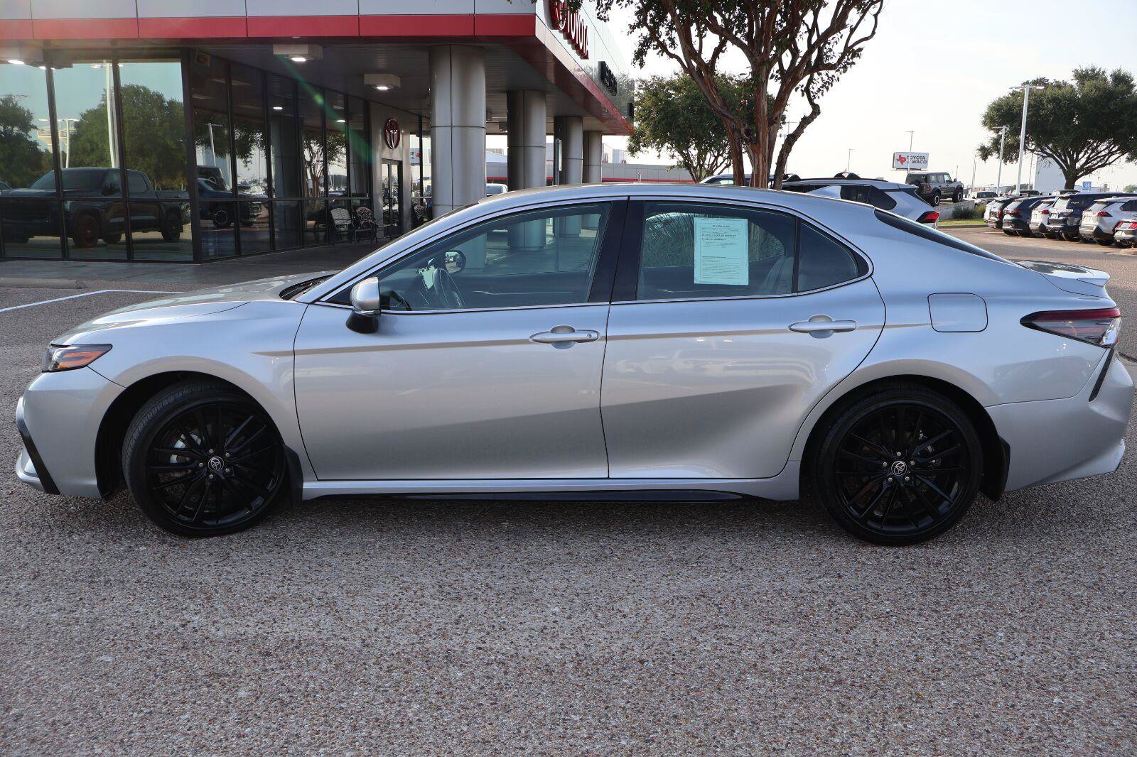 Used 2022 Toyota Camry XSE FWD image 6