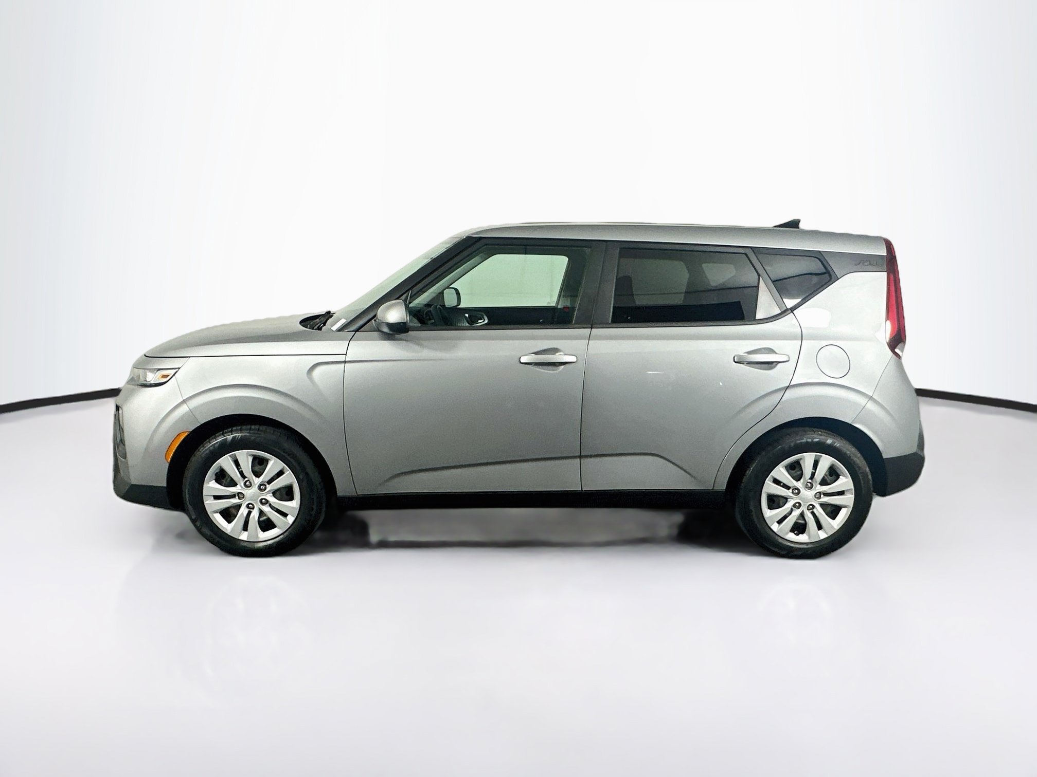 Used 2022 Kia Soul LX FWD image 4