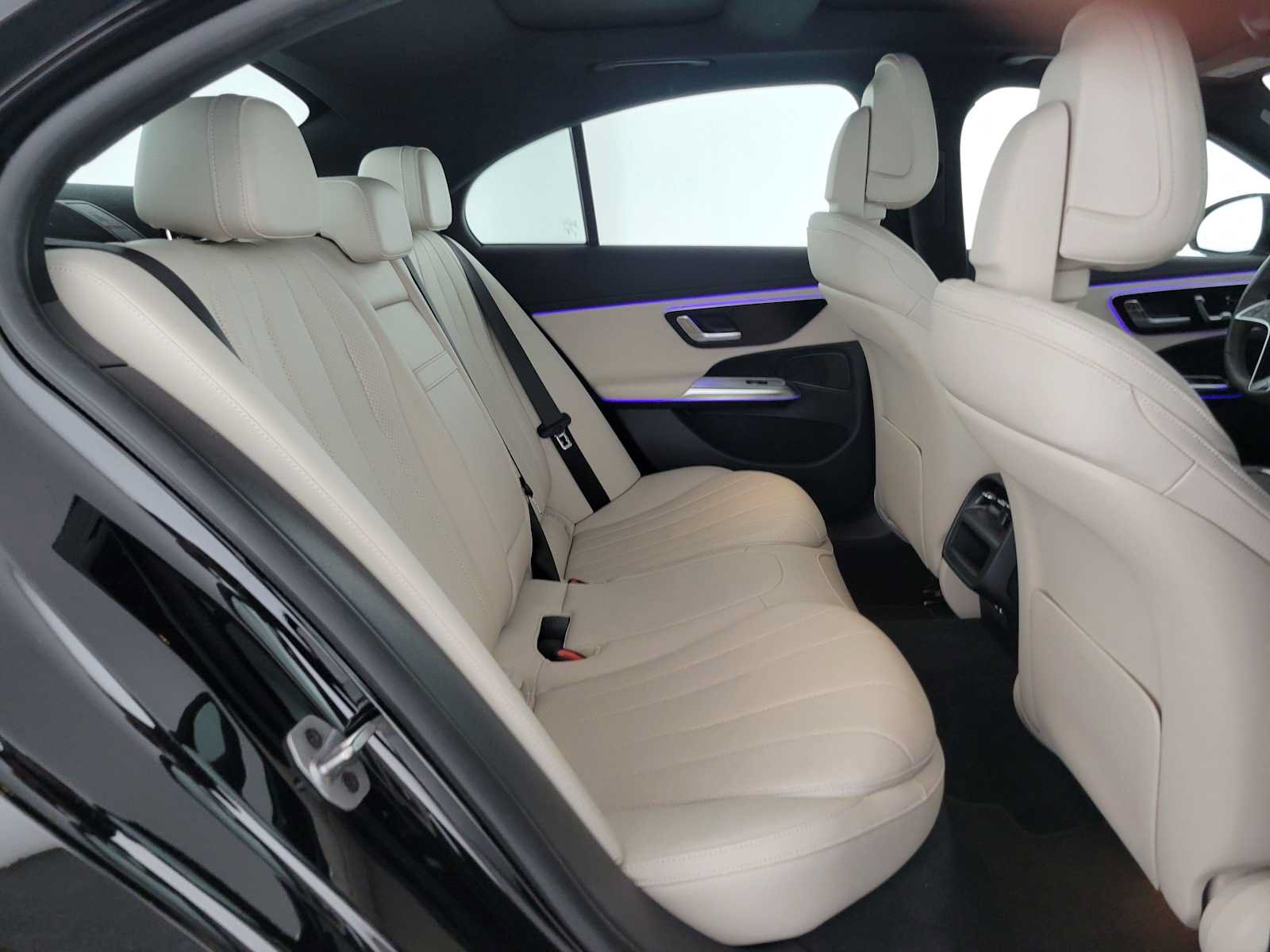 Used 2025 Mercedes-Benz E 350 Sedan image 11