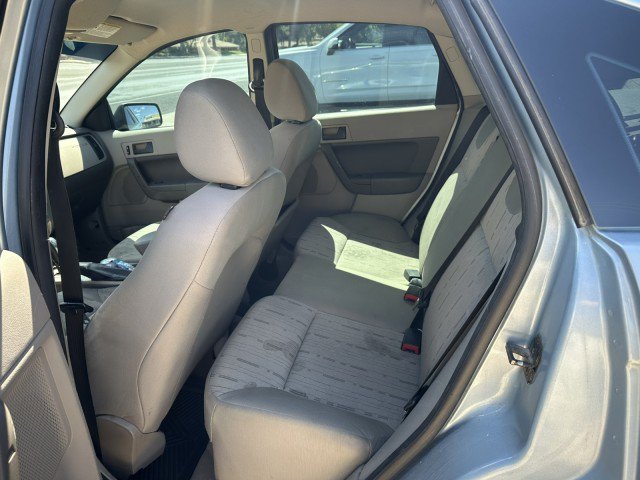 Used 2009 Ford Focus SE FWD image 7
