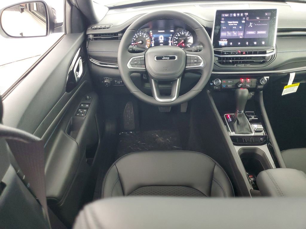 New 2026 Jeep Compass Latitude image 14