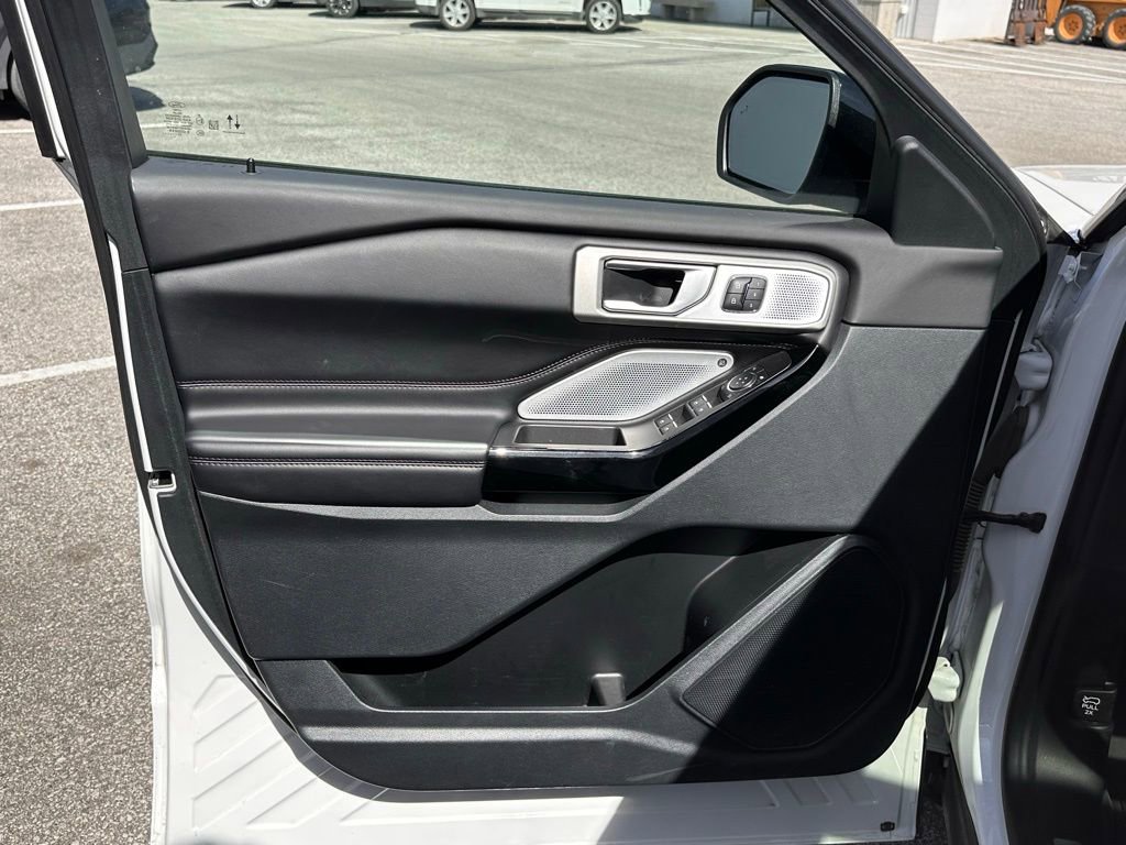 Certified 2023 Ford Explorer Platinum w/ Technology Package image 12