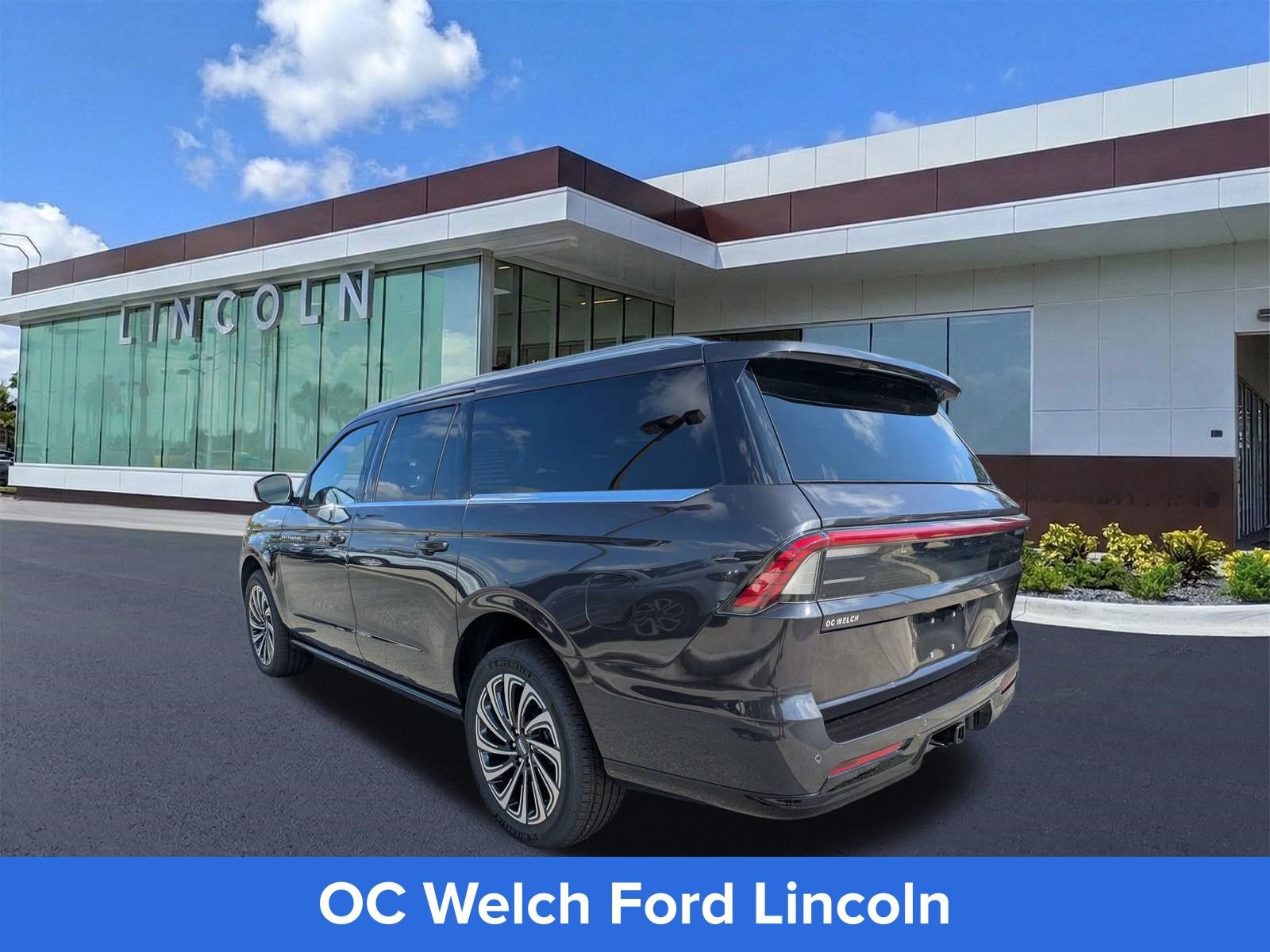 Certified 2025 Lincoln Navigator L Black Label AWD/4WD image 3