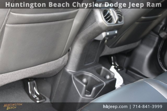 Used 2025 Jeep Gladiator Sport image 42