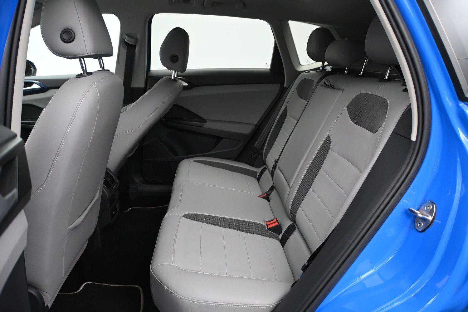 Used 2023 Volkswagen Taos SE w/ Panoramic Sunroof Package AWD/4WD image 10