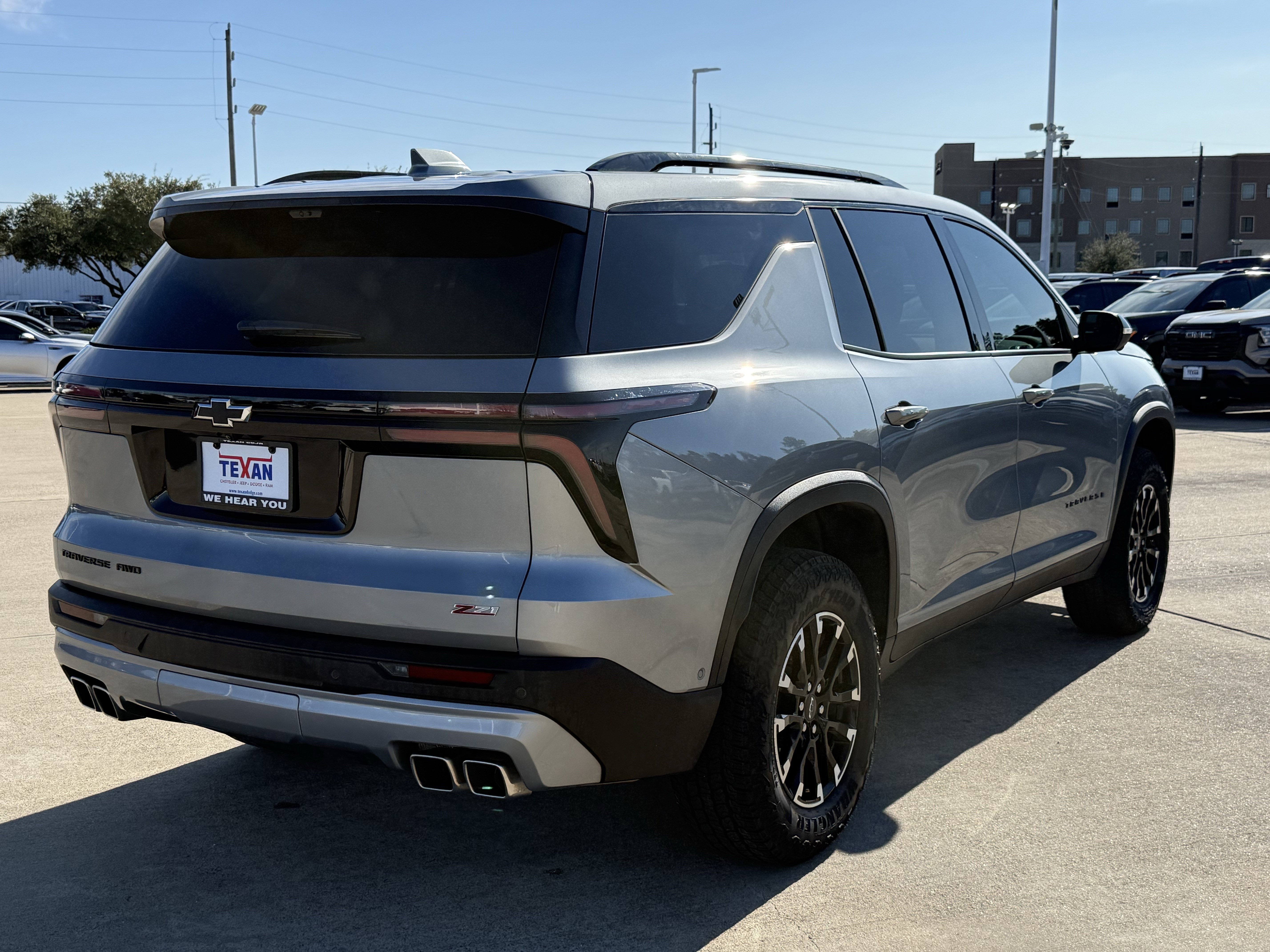 Used 2025 Chevrolet Traverse Z71 w/ Enhanced Driving Package image 5