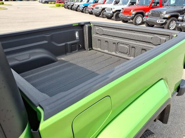 Used 2025 Jeep Gladiator Sport AWD/4WD image 14