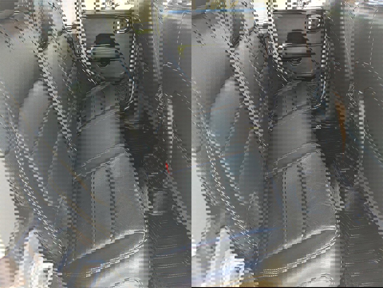 Used 2018 Jeep Wrangler Unlimited Sahara image 14