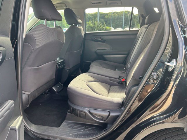 Used 2021 Toyota Highlander LE AWD/4WD image 27