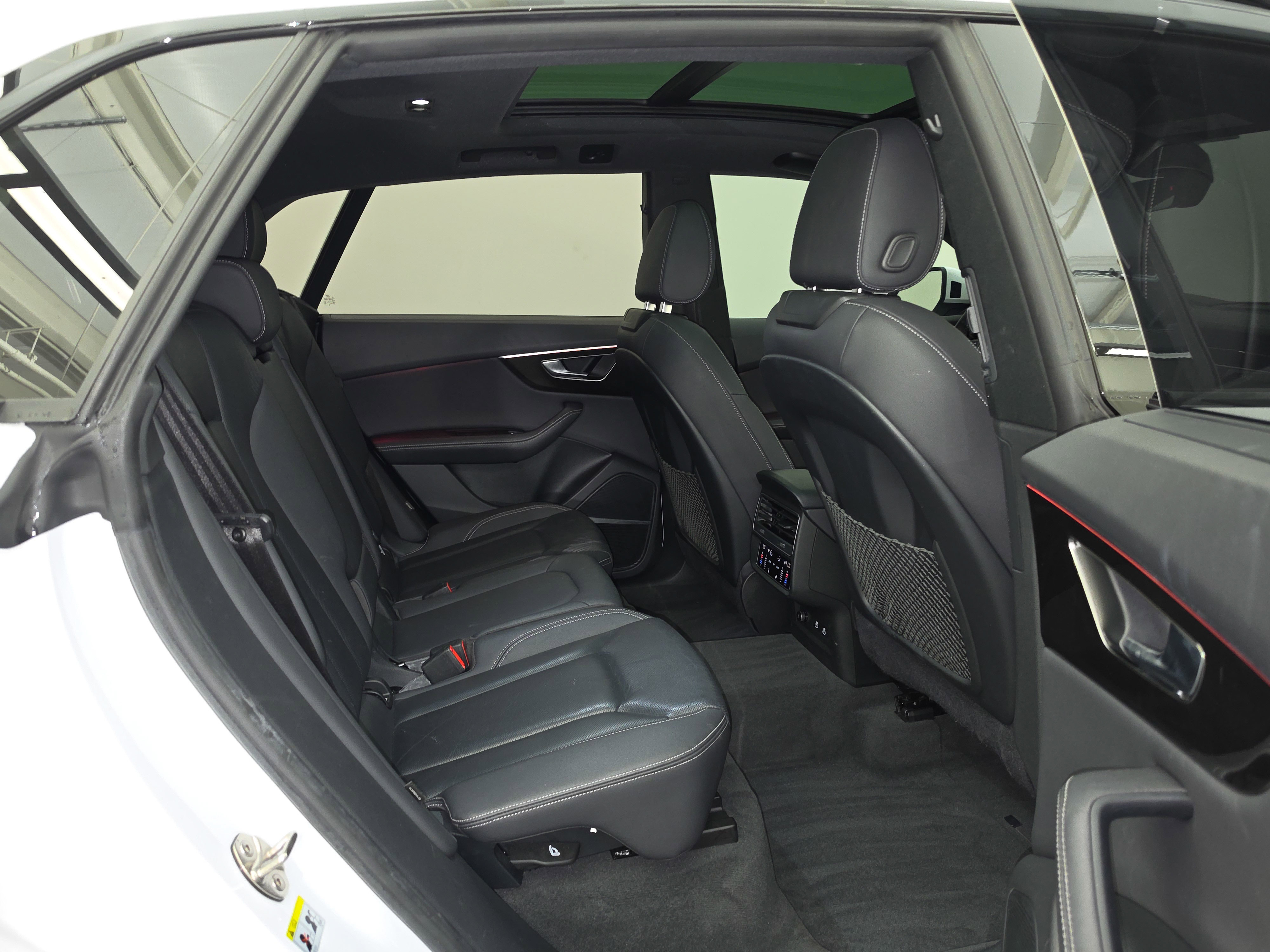 Used 2023 Audi Q8 Prestige AWD/4WD image 54