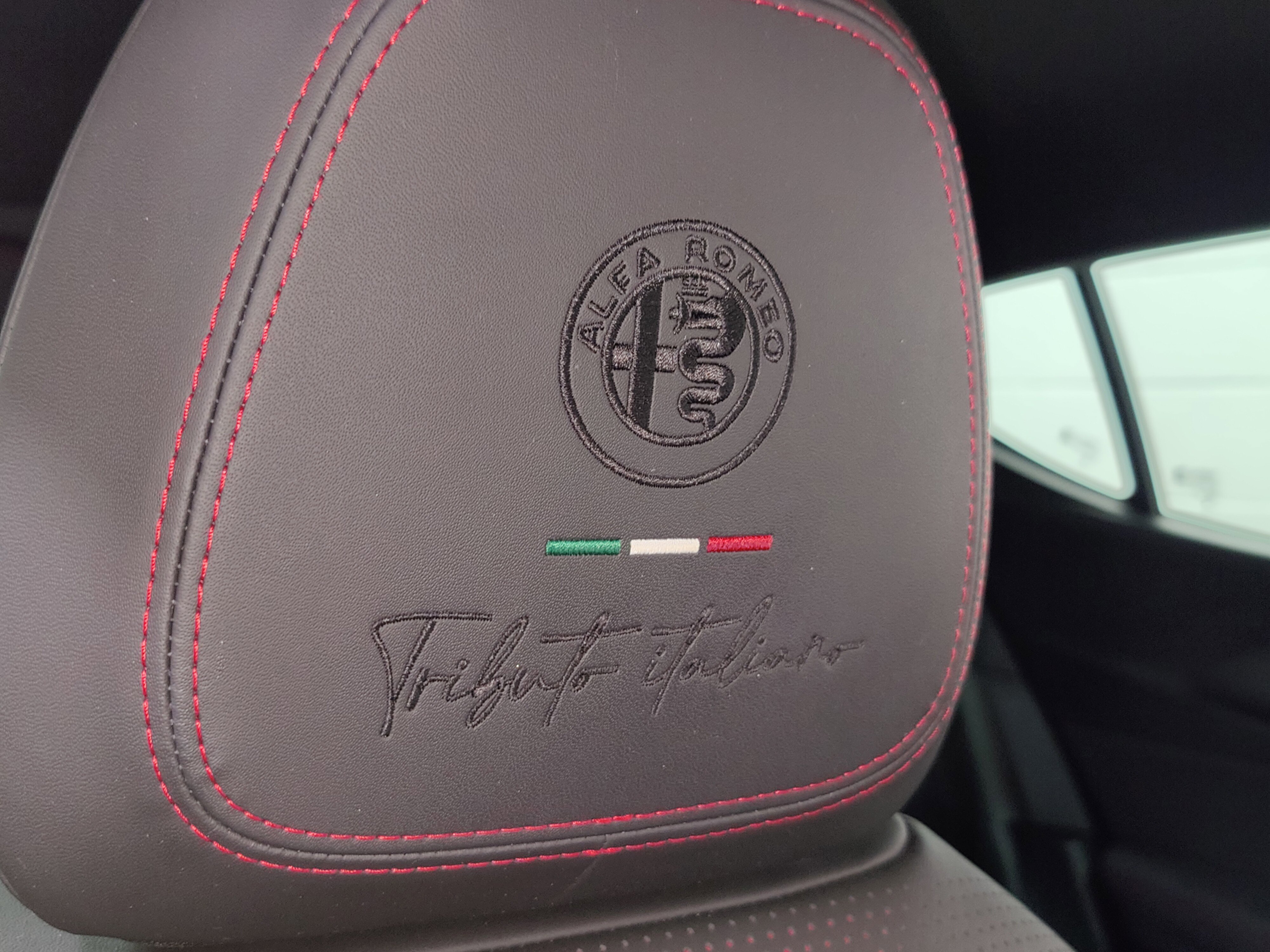 Certified 2025 Alfa Romeo Tonale Tributo Italiano AWD/4WD image 5